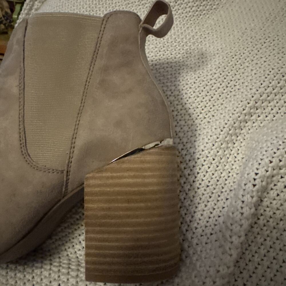Steve Madden Womens Suede Bootie Pull On Knoxi Size 9.5 Taupe Block Heel NWOT - Picture 2 of 9